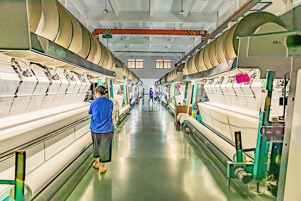 Knitting machine
